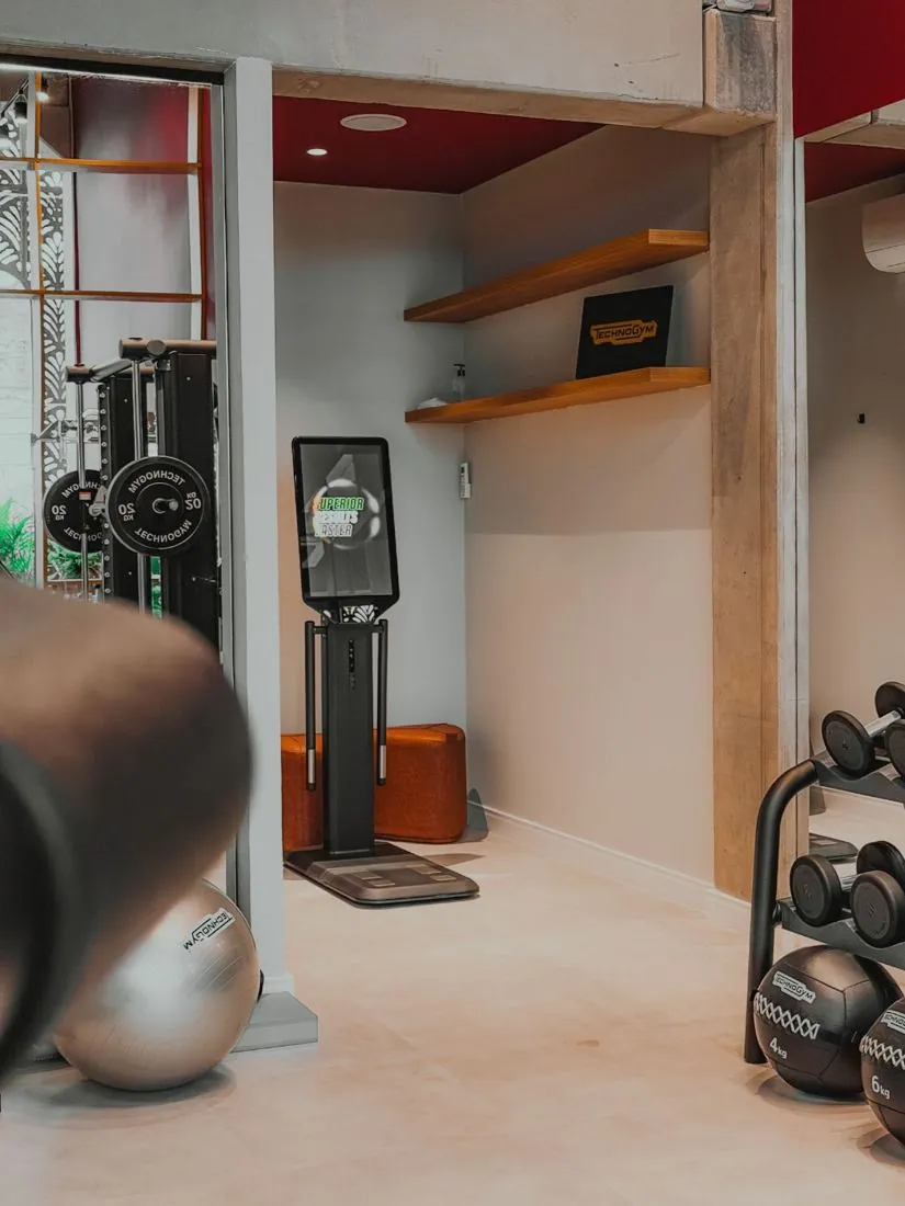 Sala de avaliação com equipamento Technogym Checkup
